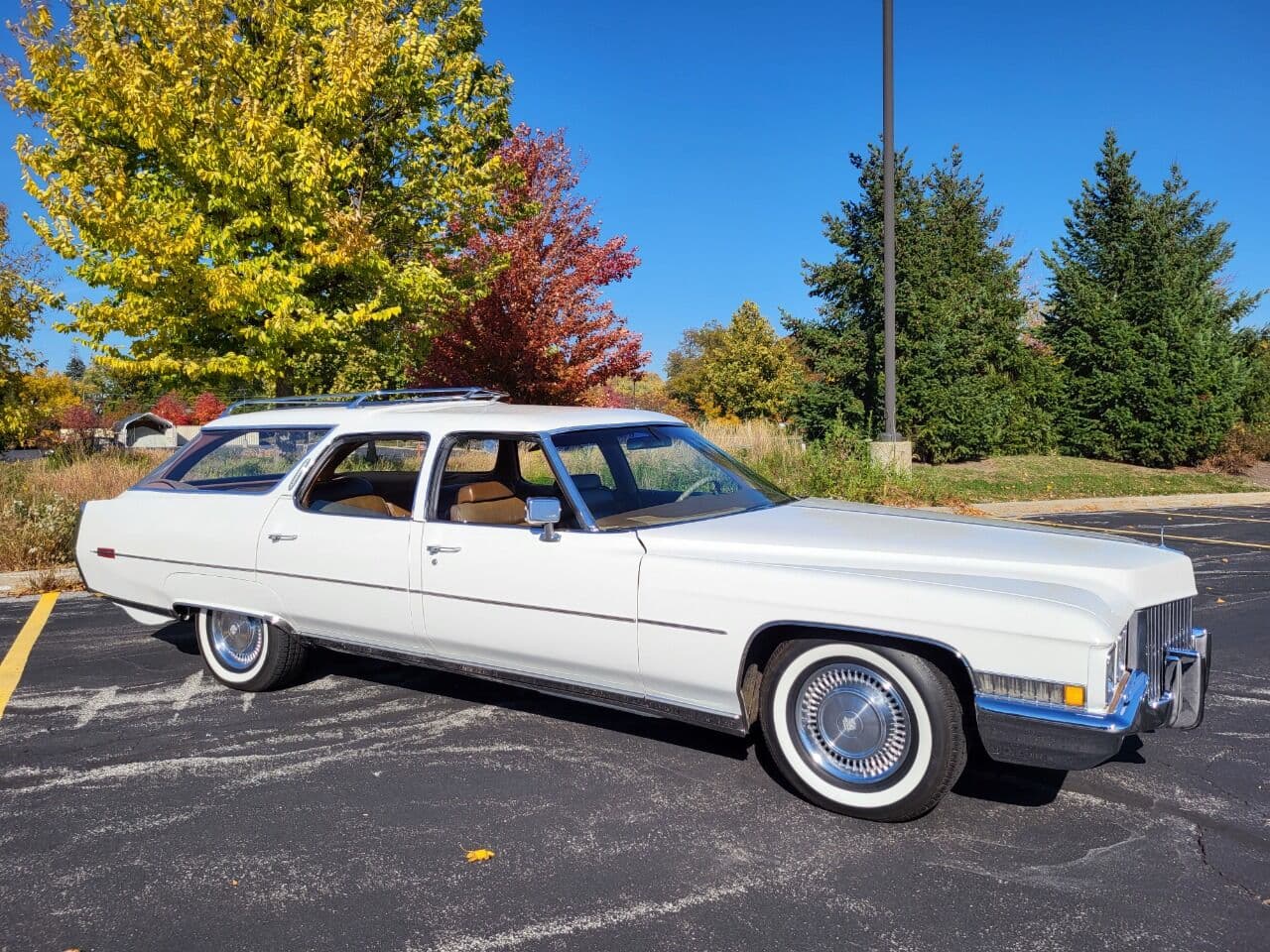 1971 Cadillac Fleetwood El Deora Station Wagon sold for $28,350