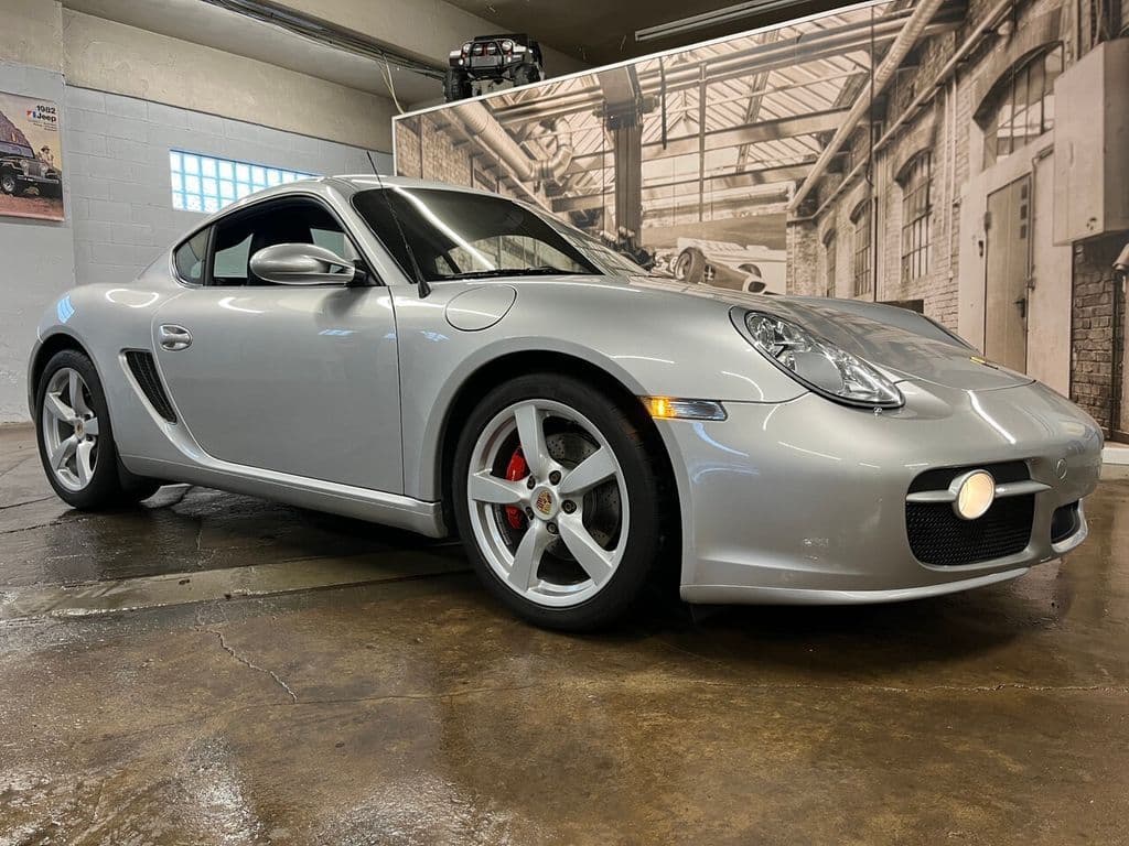 2006 Porsche Cayman S sold for $38,325