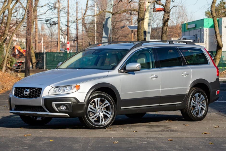 2015 Volvo XC70 sold for $9,400