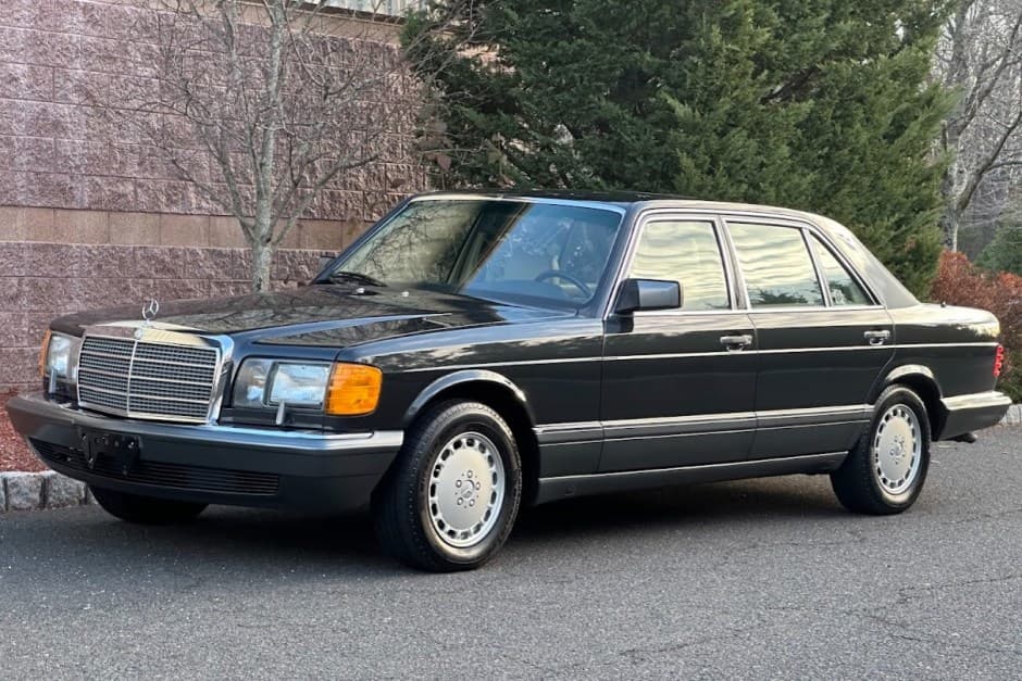 1991 Mercedes-Benz W126 S-Class sold for $95,000