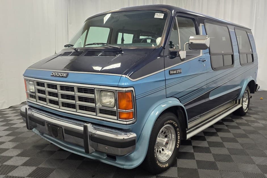 1991 Dodge Ram Van sold for $10,013