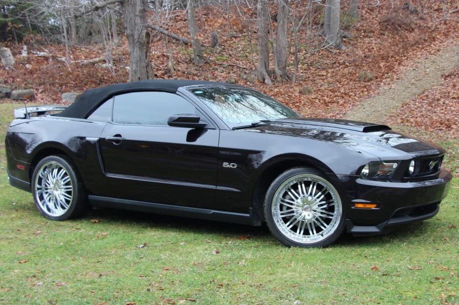 2012 Ford Mustang S197 2005-2014 sold for $16,000
