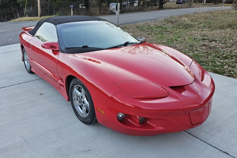 2002 Pontiac Firebird (4th Generation – 1993-2002) sold for $6,275