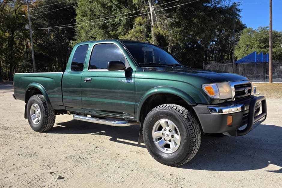 1999 Toyota Tacoma (N1X0 1995-2005) sold for $14,000