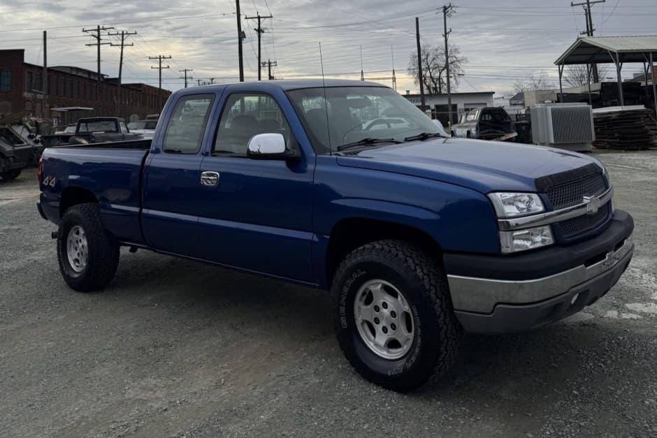 2003 Chevrolet Silverado GMT800 (1999-2007) sold for $13,500