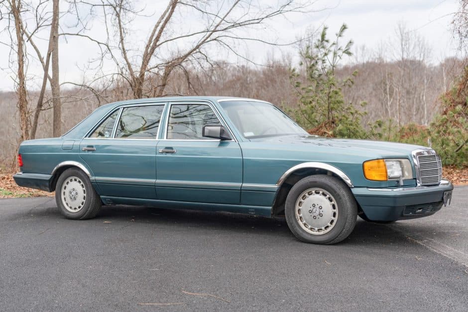 1989 Mercedes-Benz W126 S-Class sold for $10,100