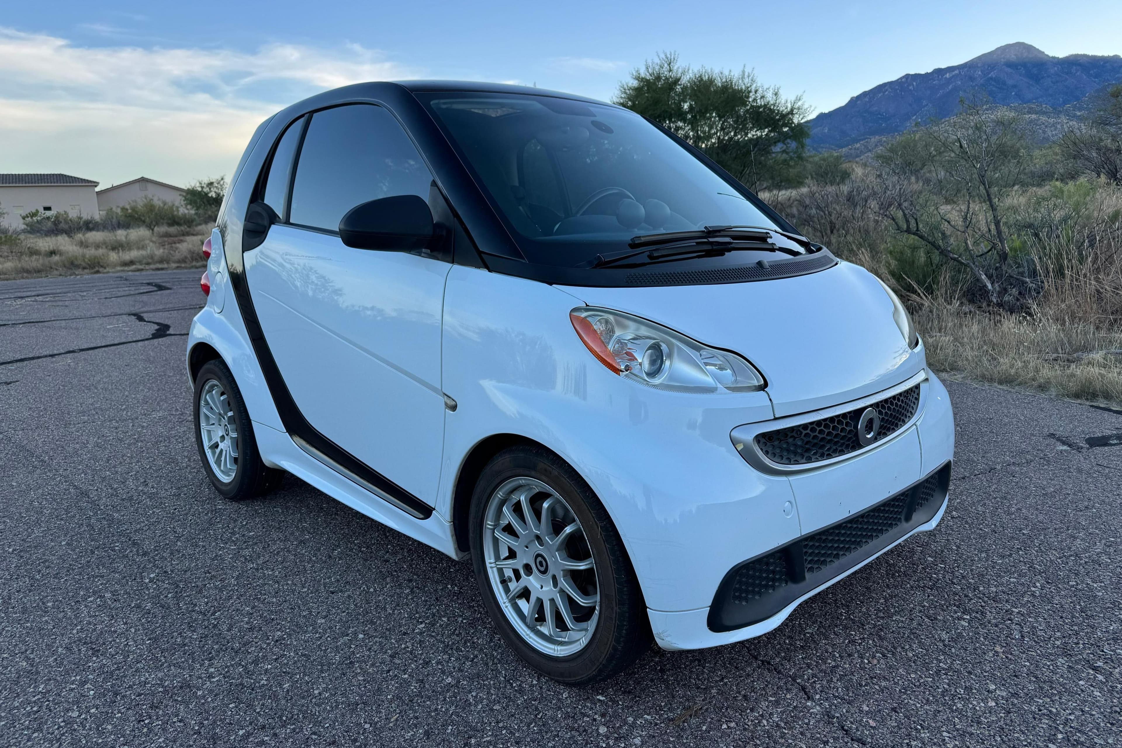 2014 Smart Fortwo sold for $2,900