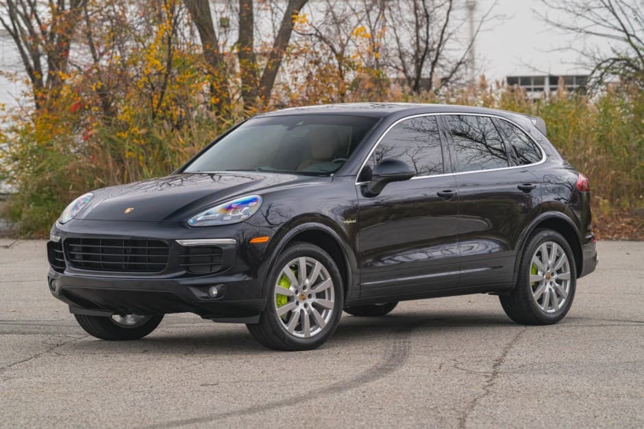 2015 Porsche 958 Cayenne (2011-2018) sold for $37,999
