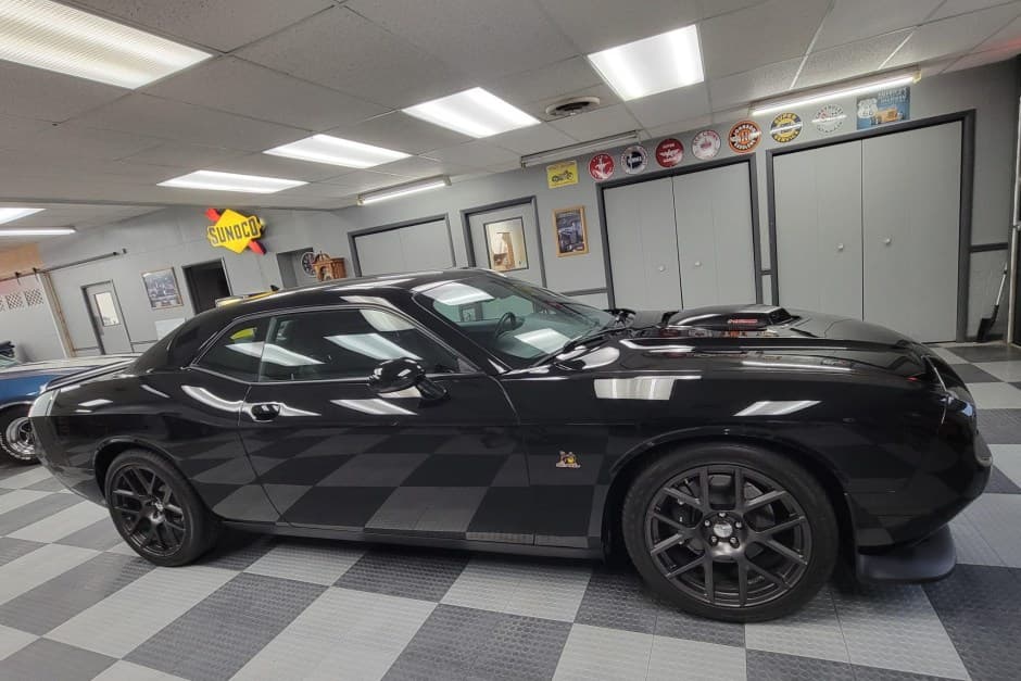 2016 Dodge Challenger SRT8 & 392 sold for $23,472
