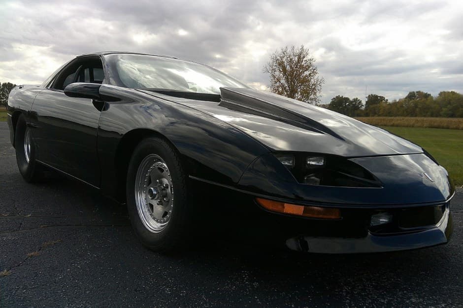 1993 Chevrolet Camaro (4th Generation – 1993-2002) sold for $9,000