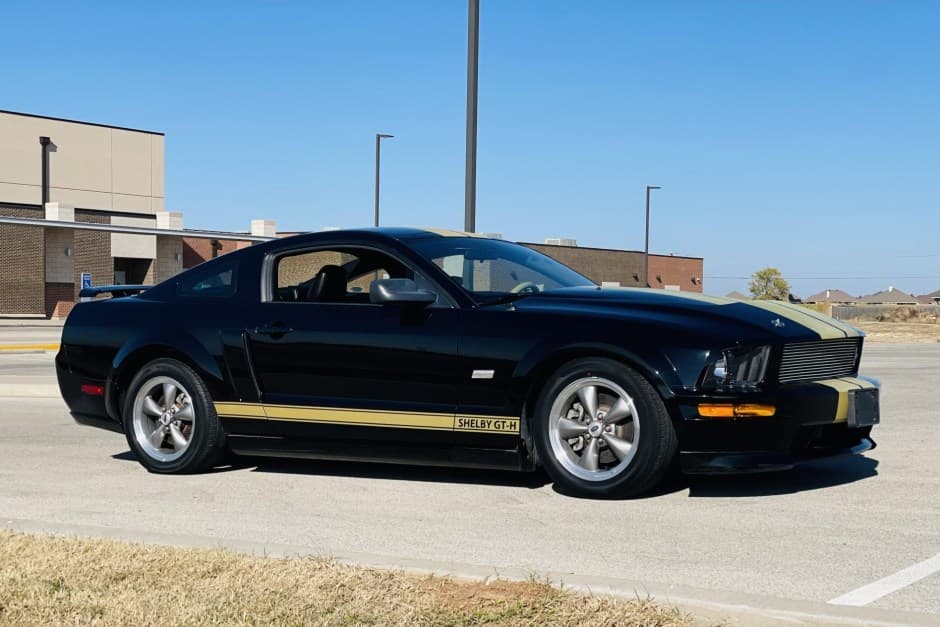 2006 Ford Mustang S197 2005-2014 sold for $18,500