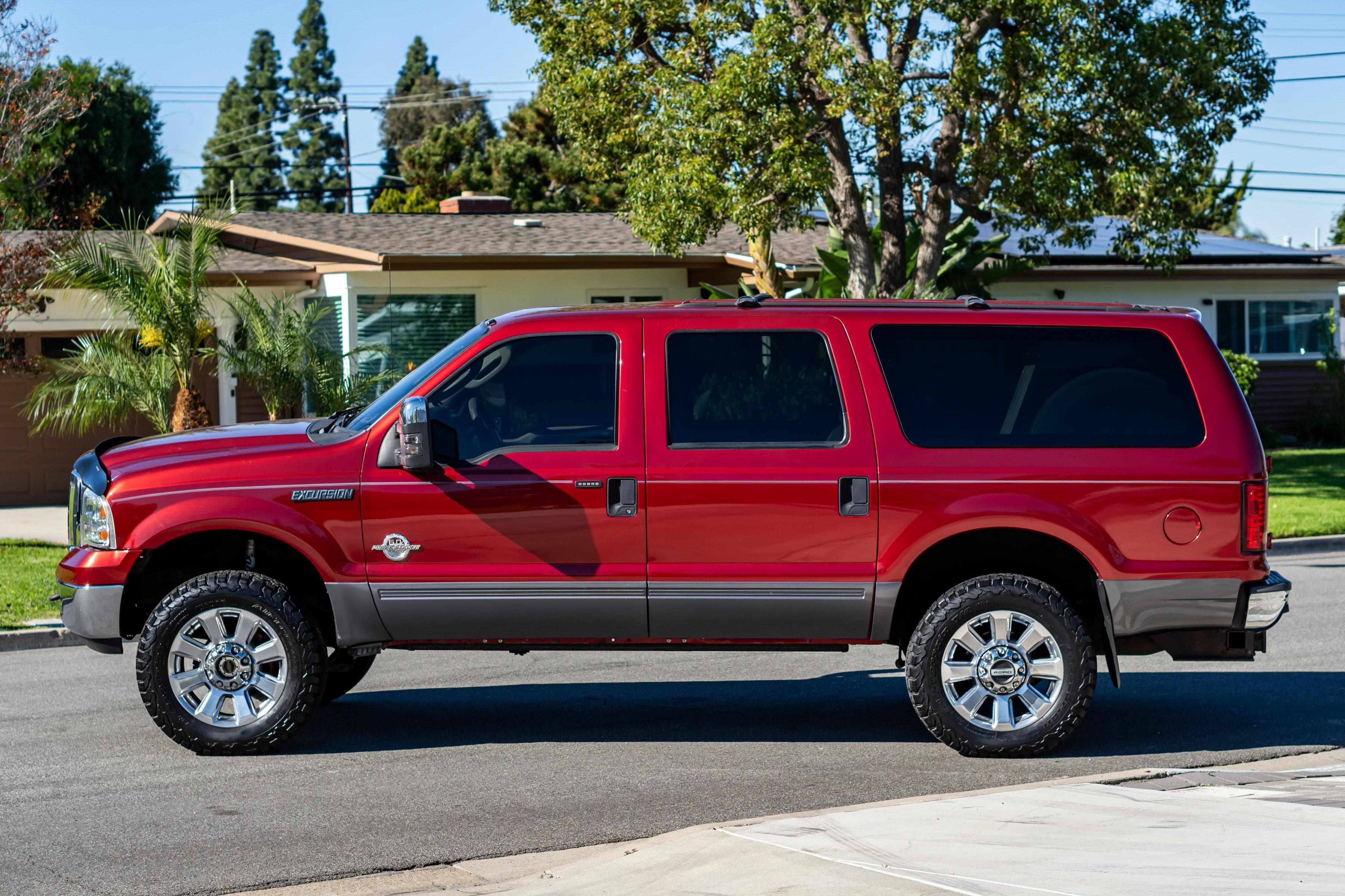 2005 Ford Excursion sold for $27,000