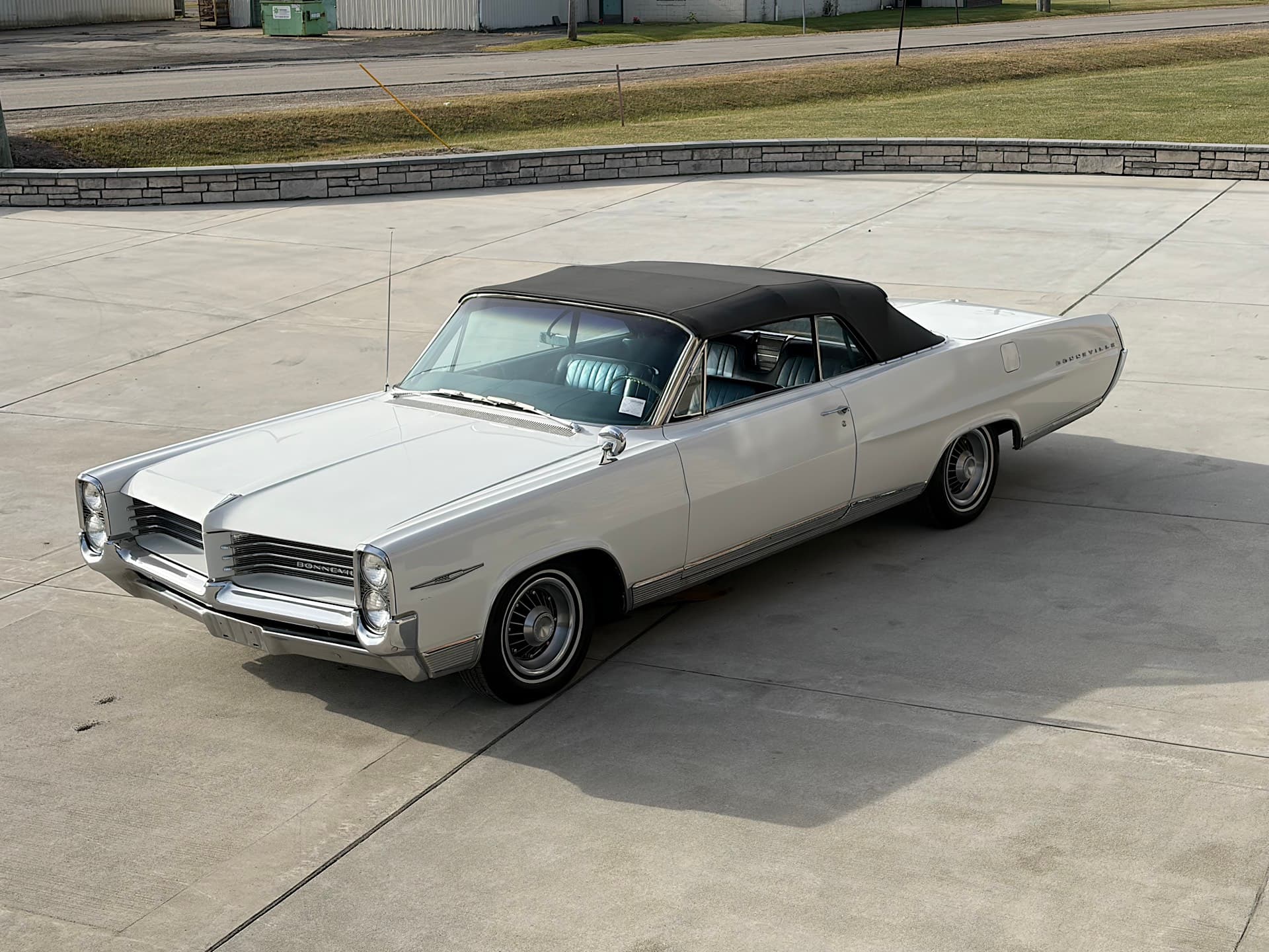 1964 Pontiac Bonneville sold for $13,500