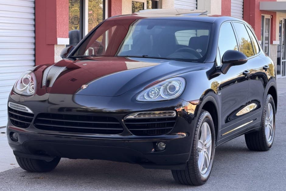 2013 Porsche 958 Cayenne (2011-2018) sold for $15,000