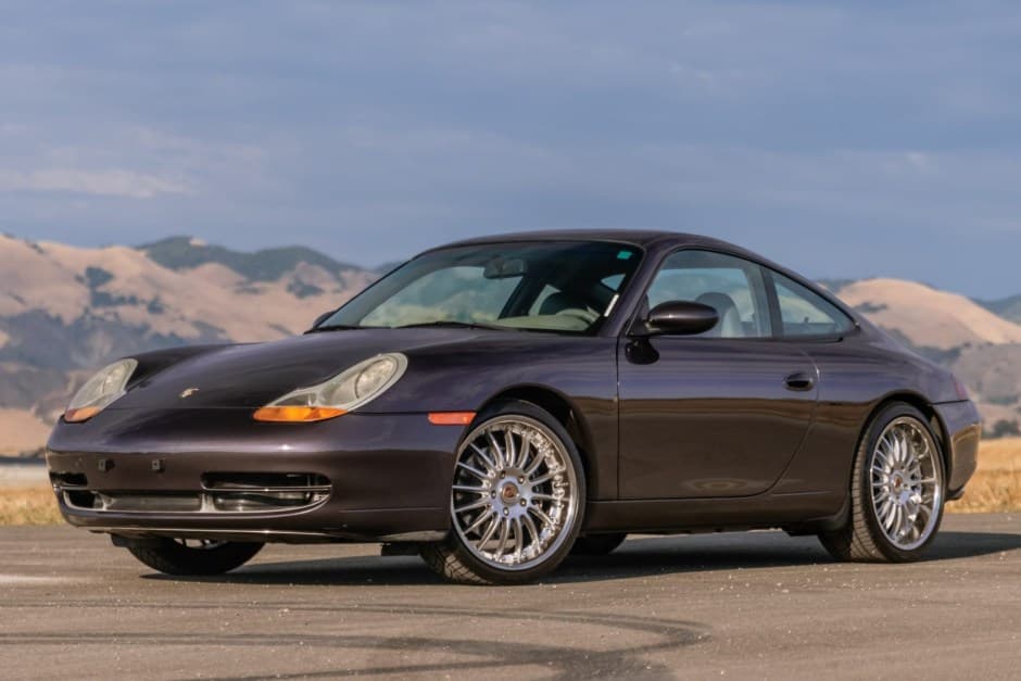 1999 Porsche 996 911 Carrera sold for $28,650