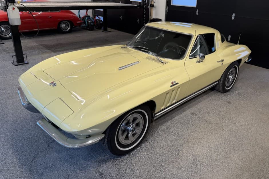 1965 Chevrolet Corvette C2 sold for $75,000