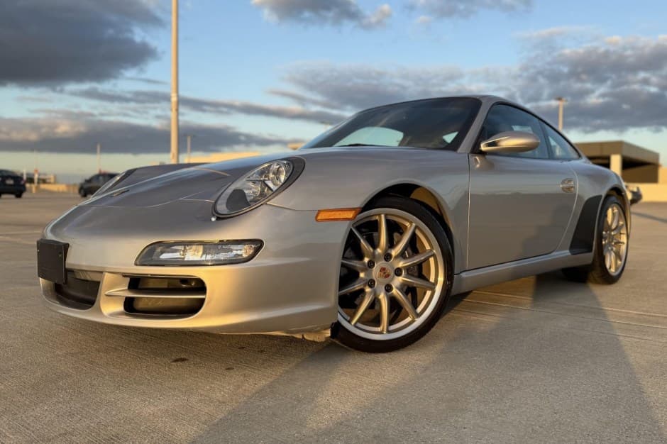 2006 Porsche 997 911 Carrera sold for $37,000