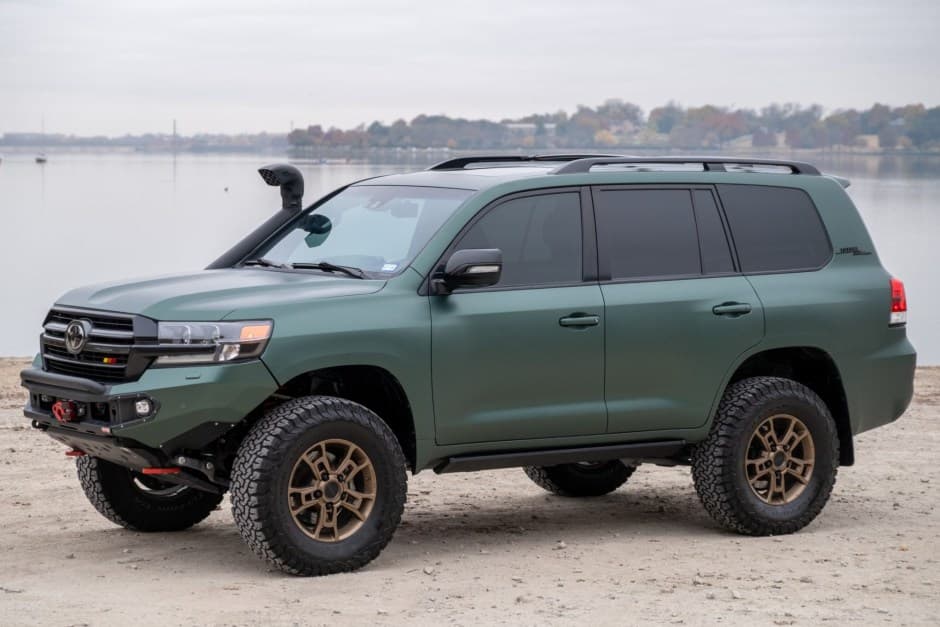 2021 Toyota Land Cruiser 200-Series sold for $95,500
