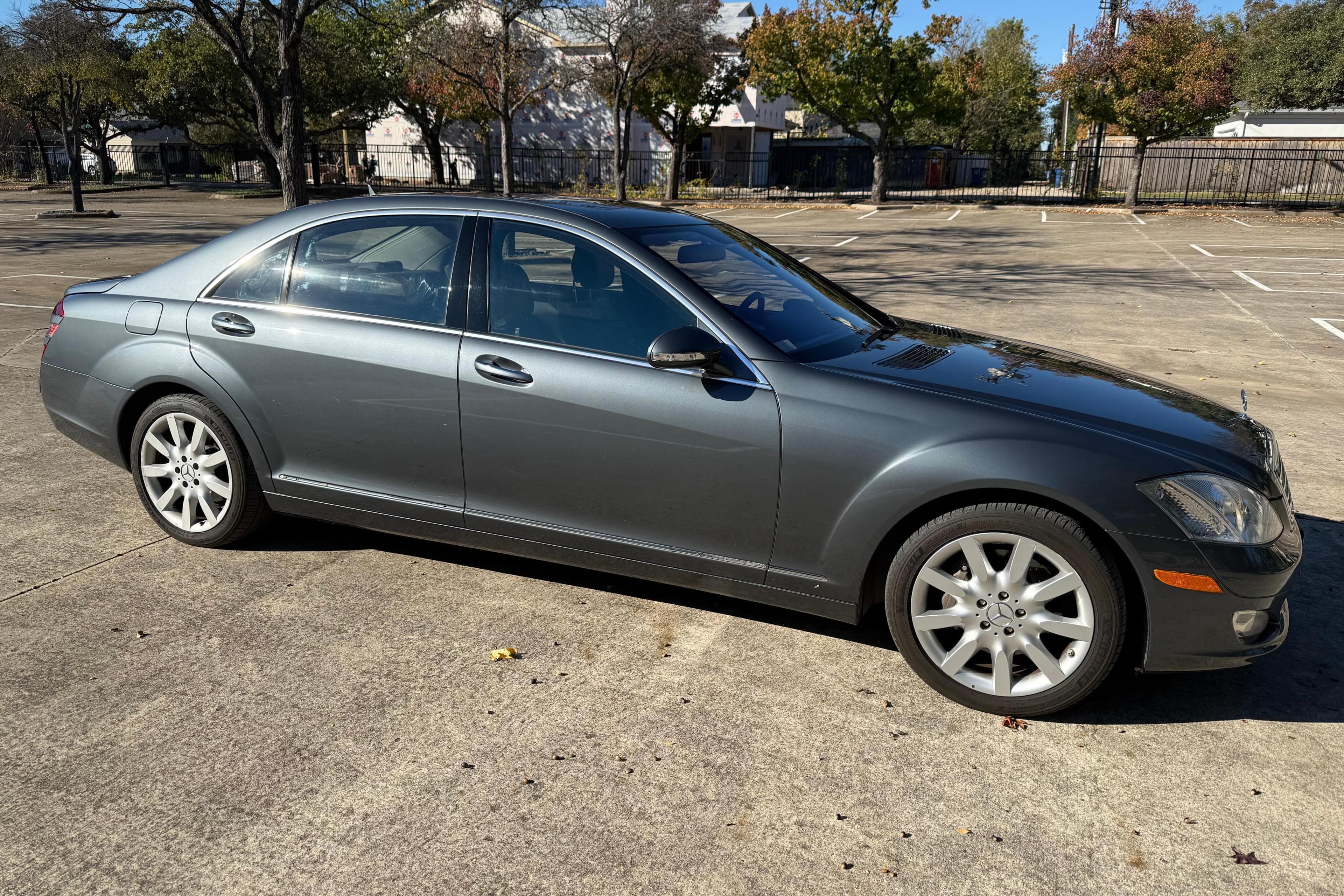2007 Mercedes-Benz S-Class sold for $11,000