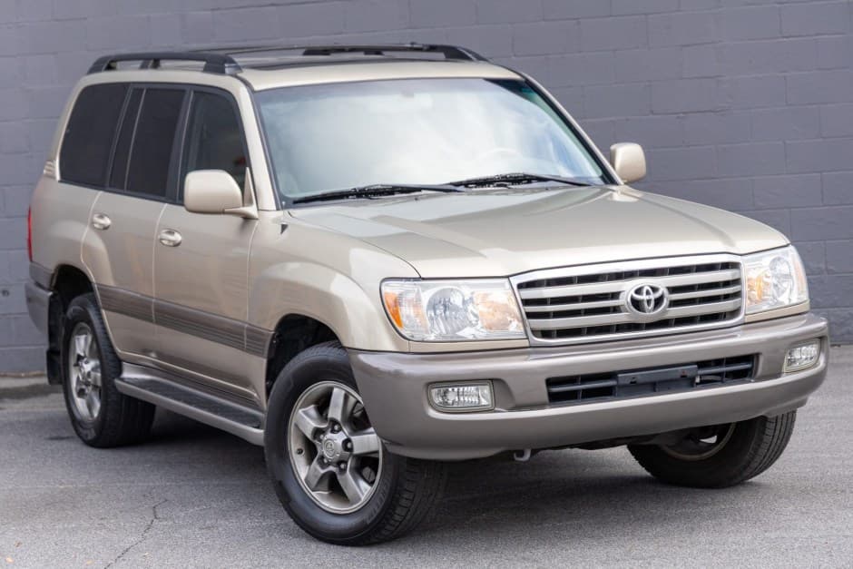 2006 Toyota Land Cruiser 100-Series sold for $10,950