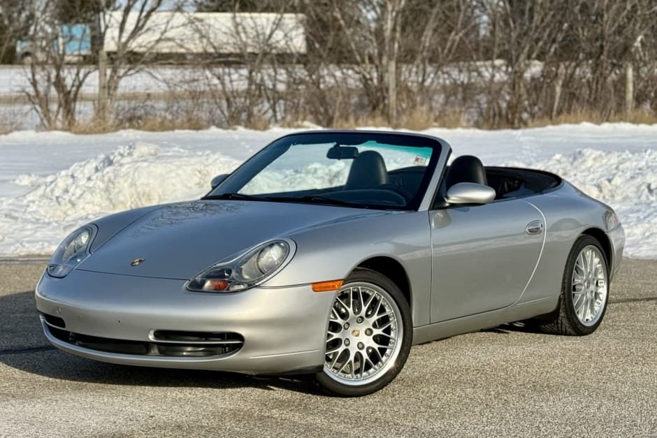 2001 Porsche 996 911 Carrera sold for $30,250