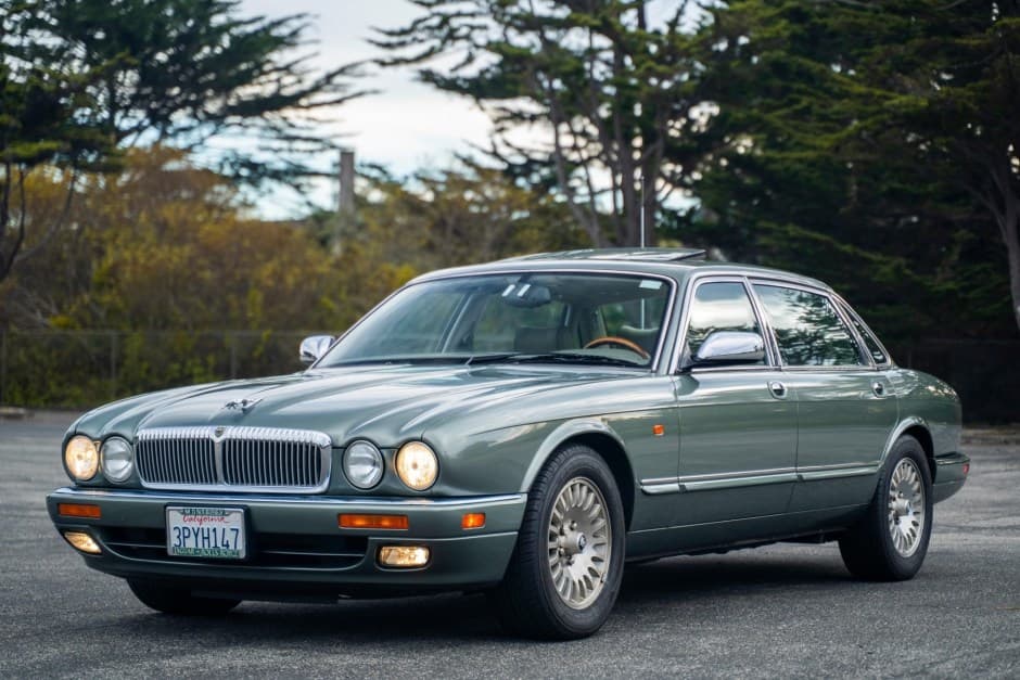 1996 Jaguar X300 XJ (1995-1997) sold for $14,000