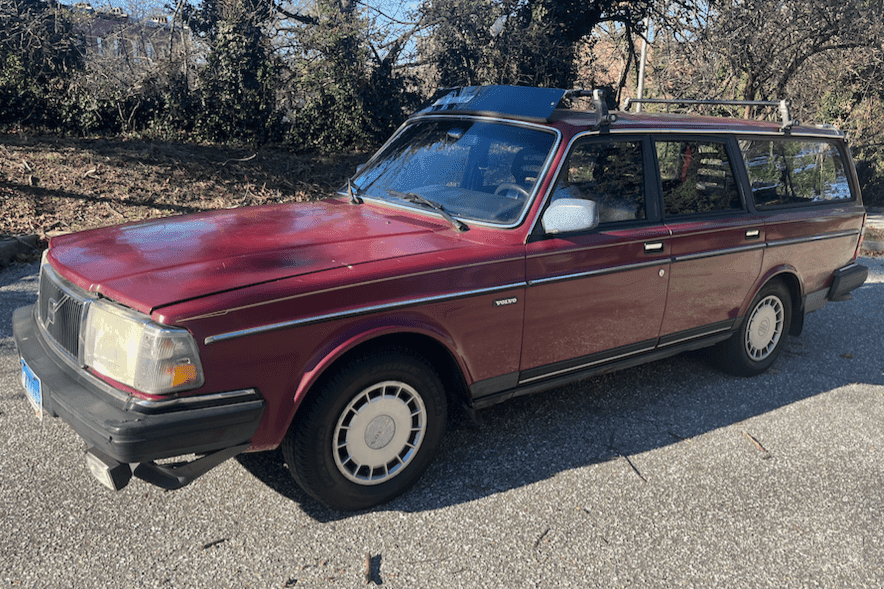 1990 Volvo 240 sold for $3,500