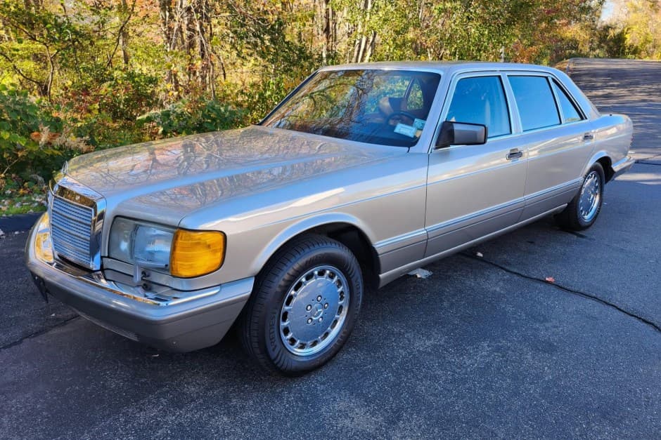 1988 Mercedes-Benz W126 S-Class sold for $17,000