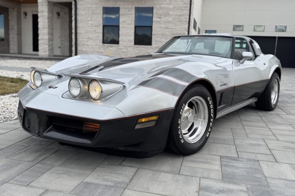 1982 Chevrolet Corvette C3 Coupe (1973-1982) sold for $9,700