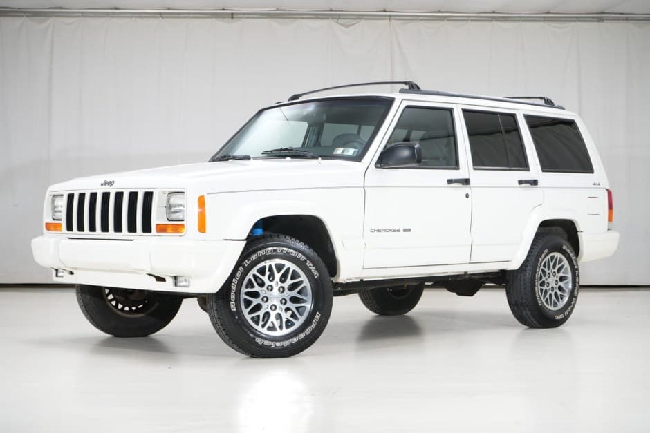 1998 Jeep XJ Cherokee sold for $21,250