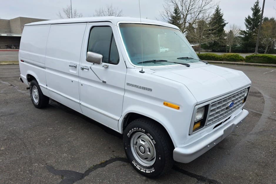1990 Ford Econoline Van sold for $3,313