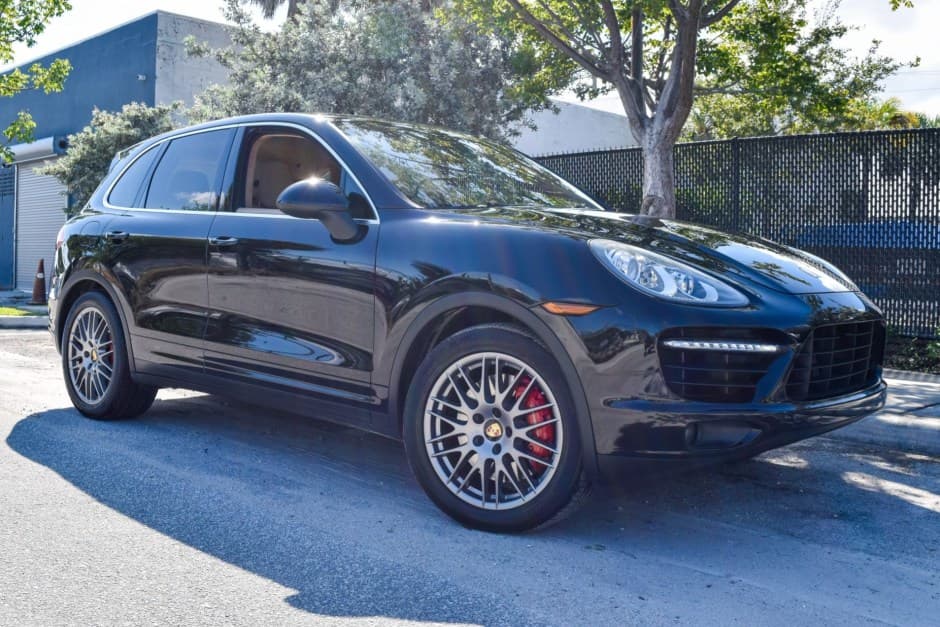 2011 Porsche 958 Cayenne (2011-2018) sold for $16,750