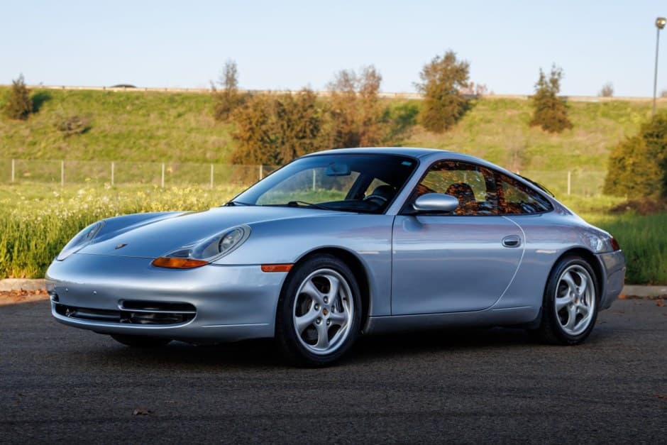 1999 Porsche 996 911 Carrera sold for $31,750