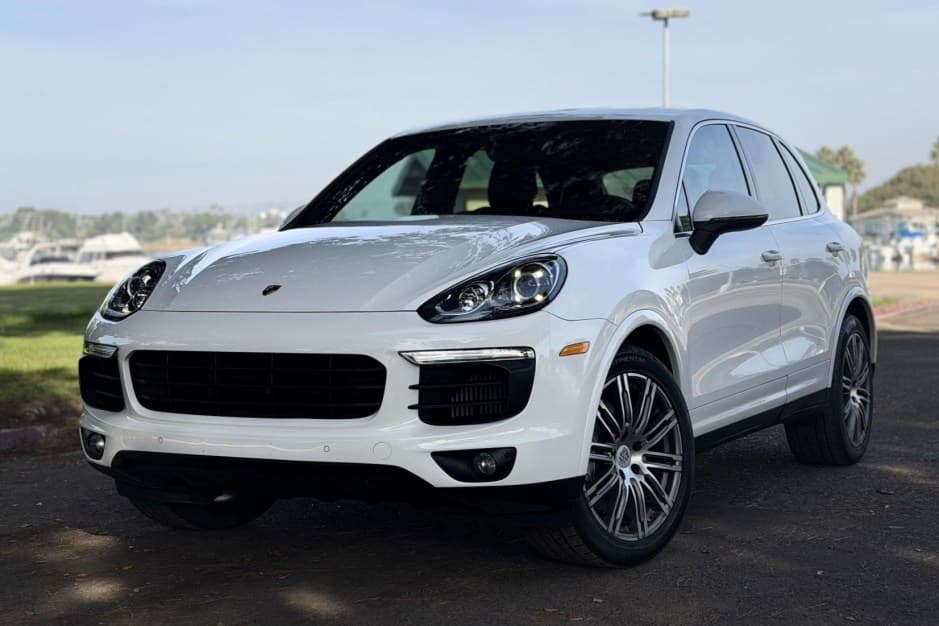 2015 Porsche 958 Cayenne (2011-2018) sold for $34,000