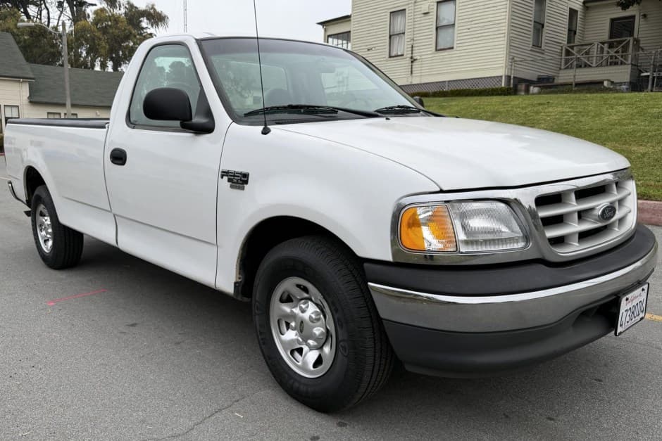 1999 Ford F-150 (1997-2004) sold for $8,400