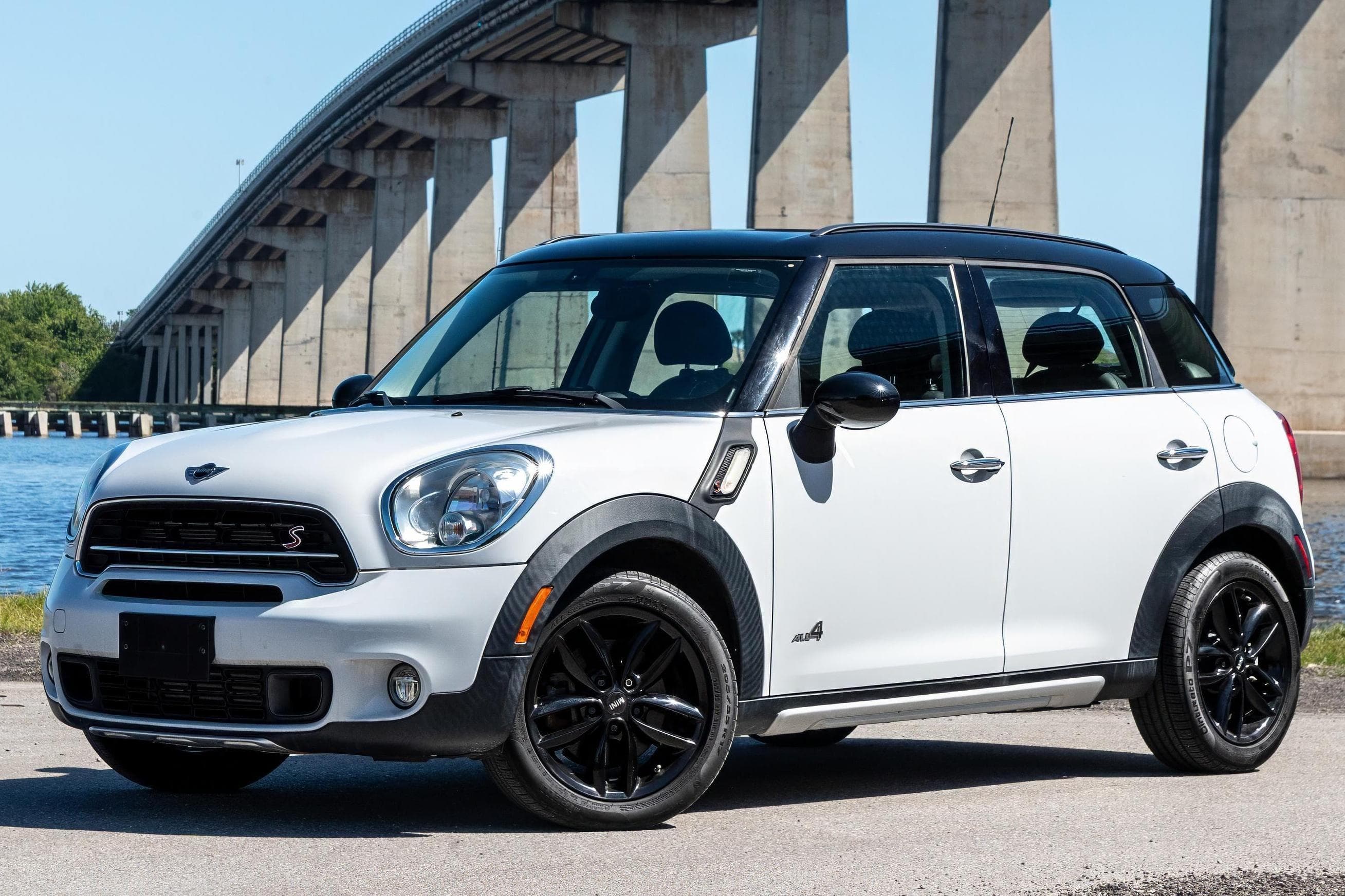 2016 MINI Cooper Countryman sold for $15,250