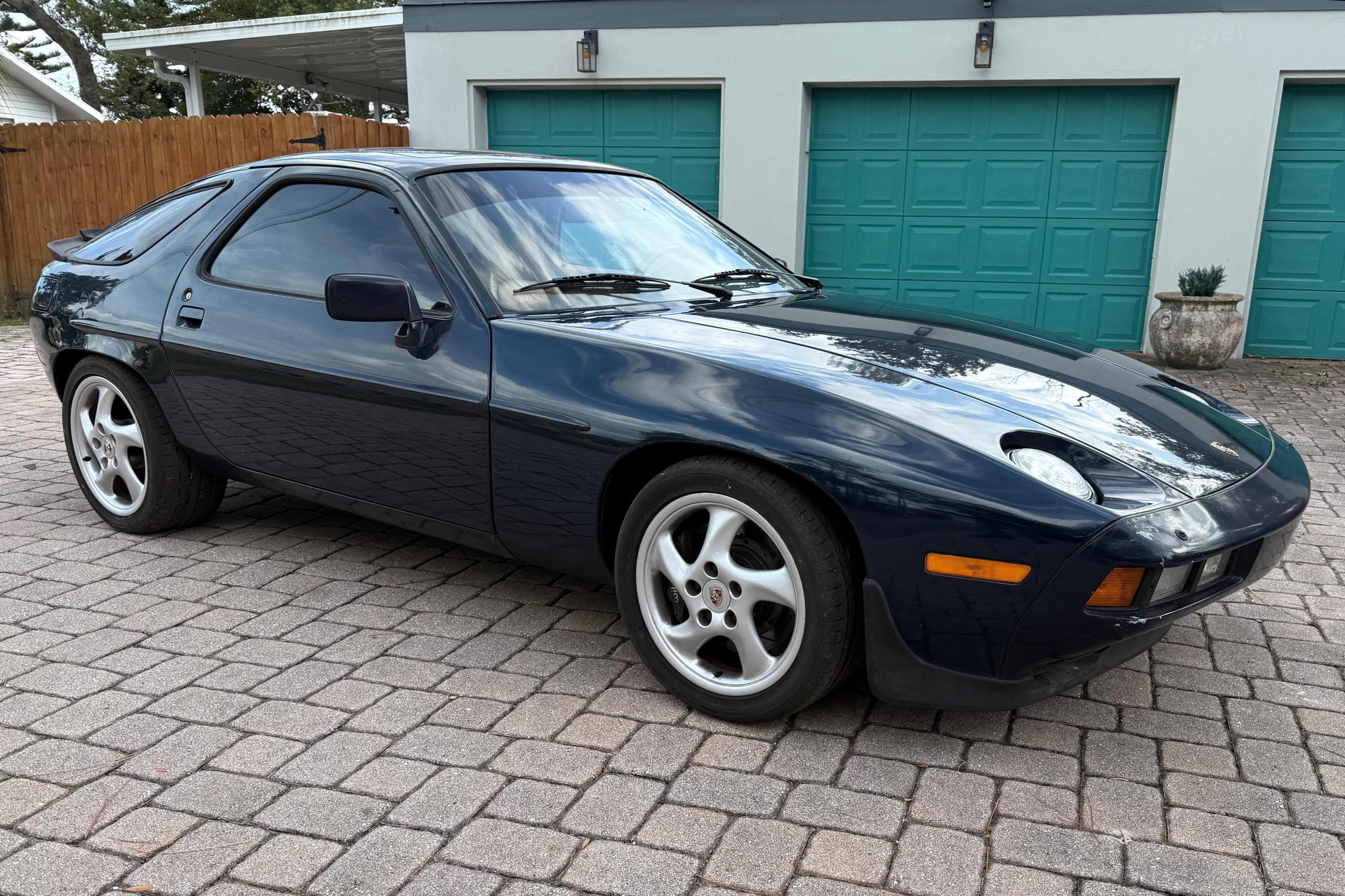 1985 Porsche 928 sold for $7,600