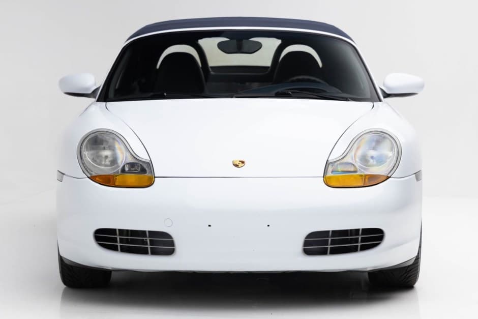 1998 Porsche 986 Boxster sold for $7,677