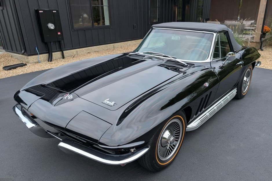 1966 Chevrolet Corvette C2 sold for $70,000