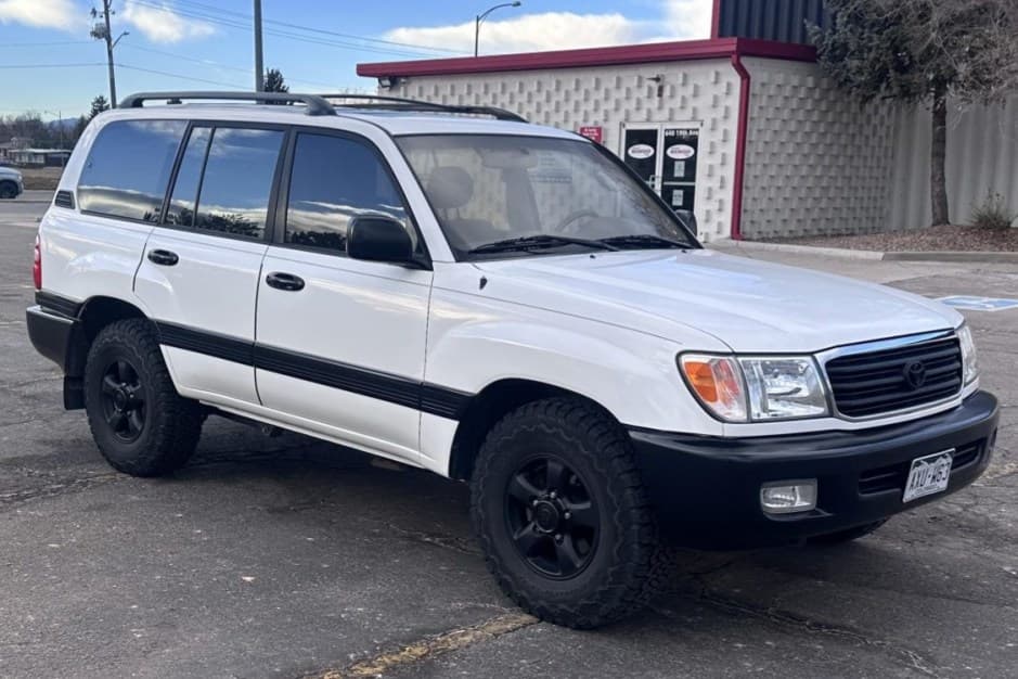 2002 Toyota Land Cruiser 100-Series sold for $23,250