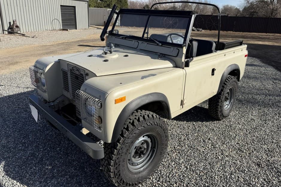 1971 Land Rover Series 88 sold for $25,000