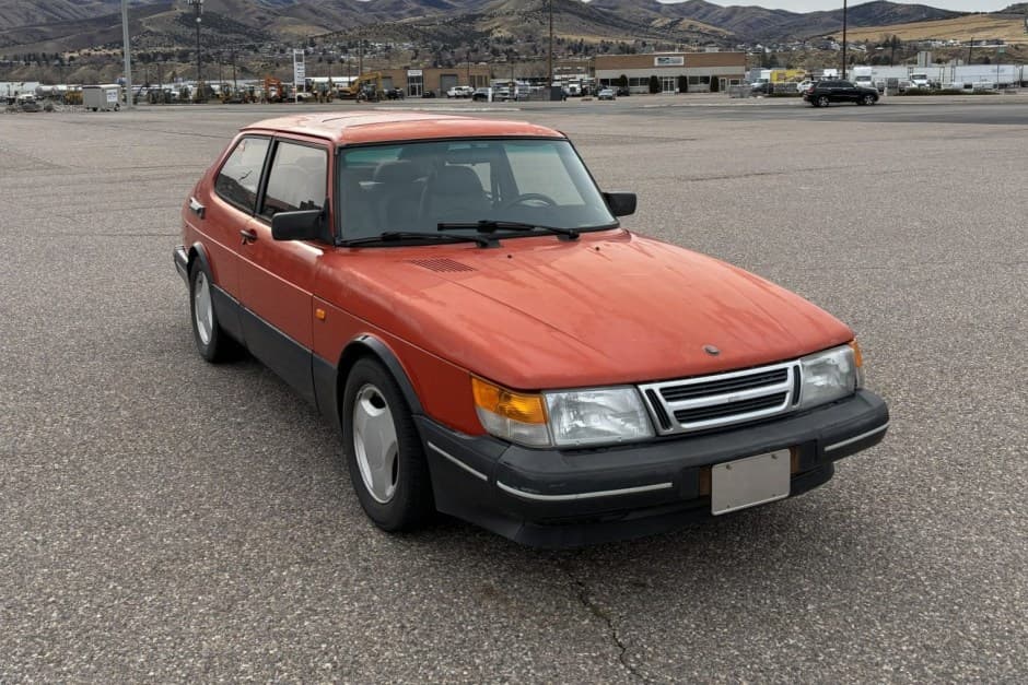 1990 Saab 900 sold for $3,400