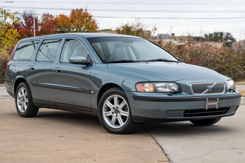 2004 Volvo V70 sold for $11,150