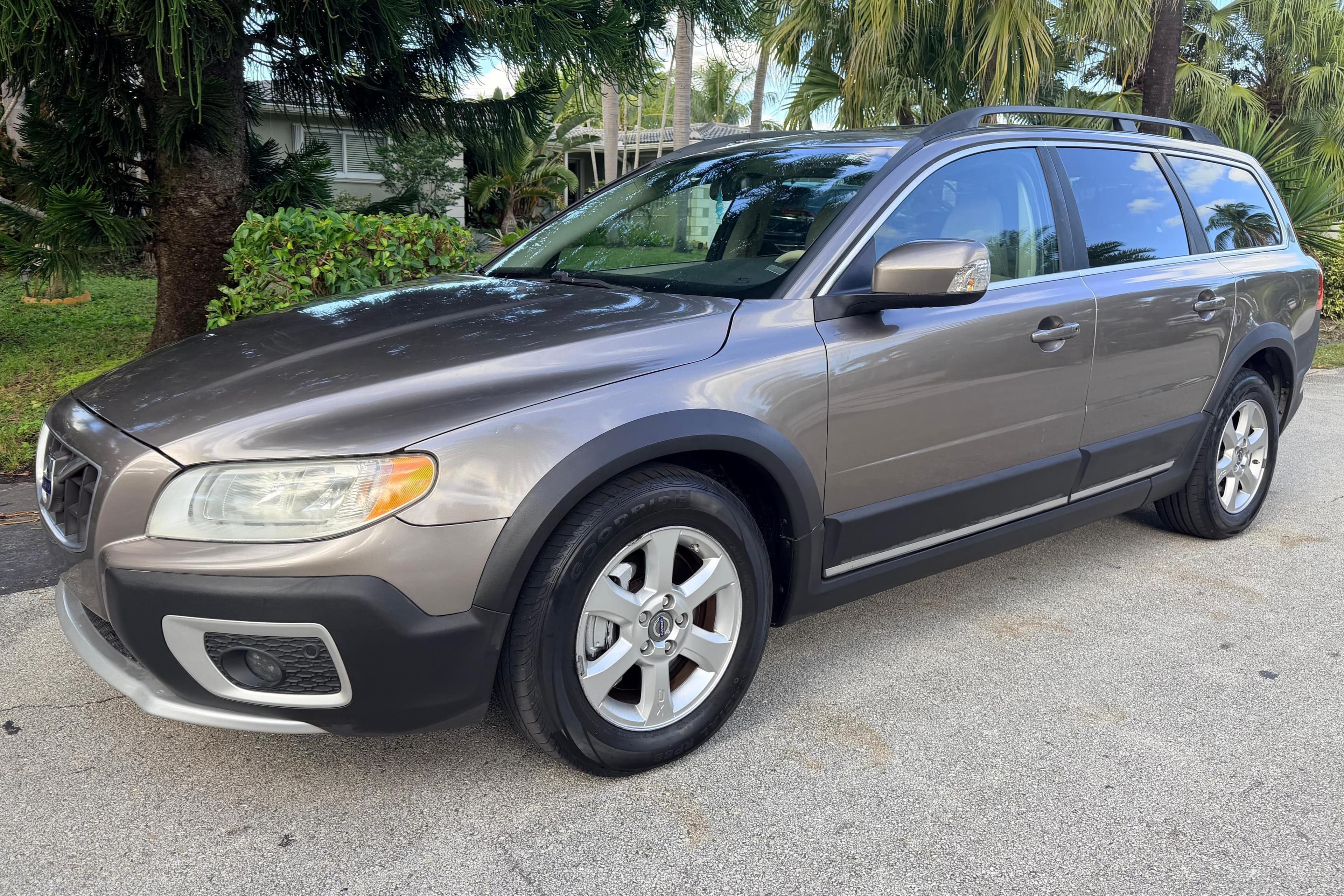 2010 Volvo XC70 sold for $8,700