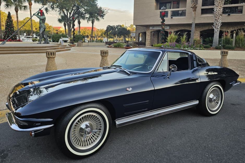 1964 Chevrolet Corvette C2 sold for $105,000