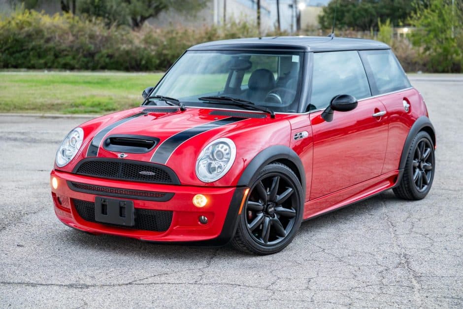 2005 Mini R53 Cooper S sold for $19,750