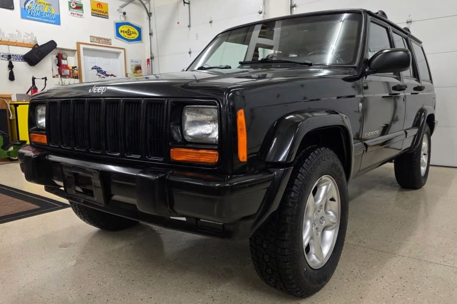 2001 Jeep XJ Cherokee sold for $13,777
