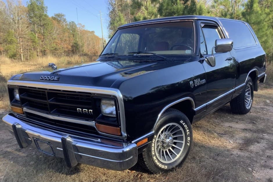 1988 Dodge Ramcharger / Plymouth Trail Duster sold for $9,700