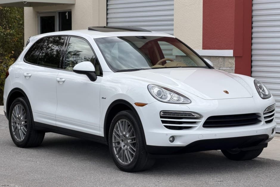 2014 Porsche 958 Cayenne (2011-2018) sold for $23,000