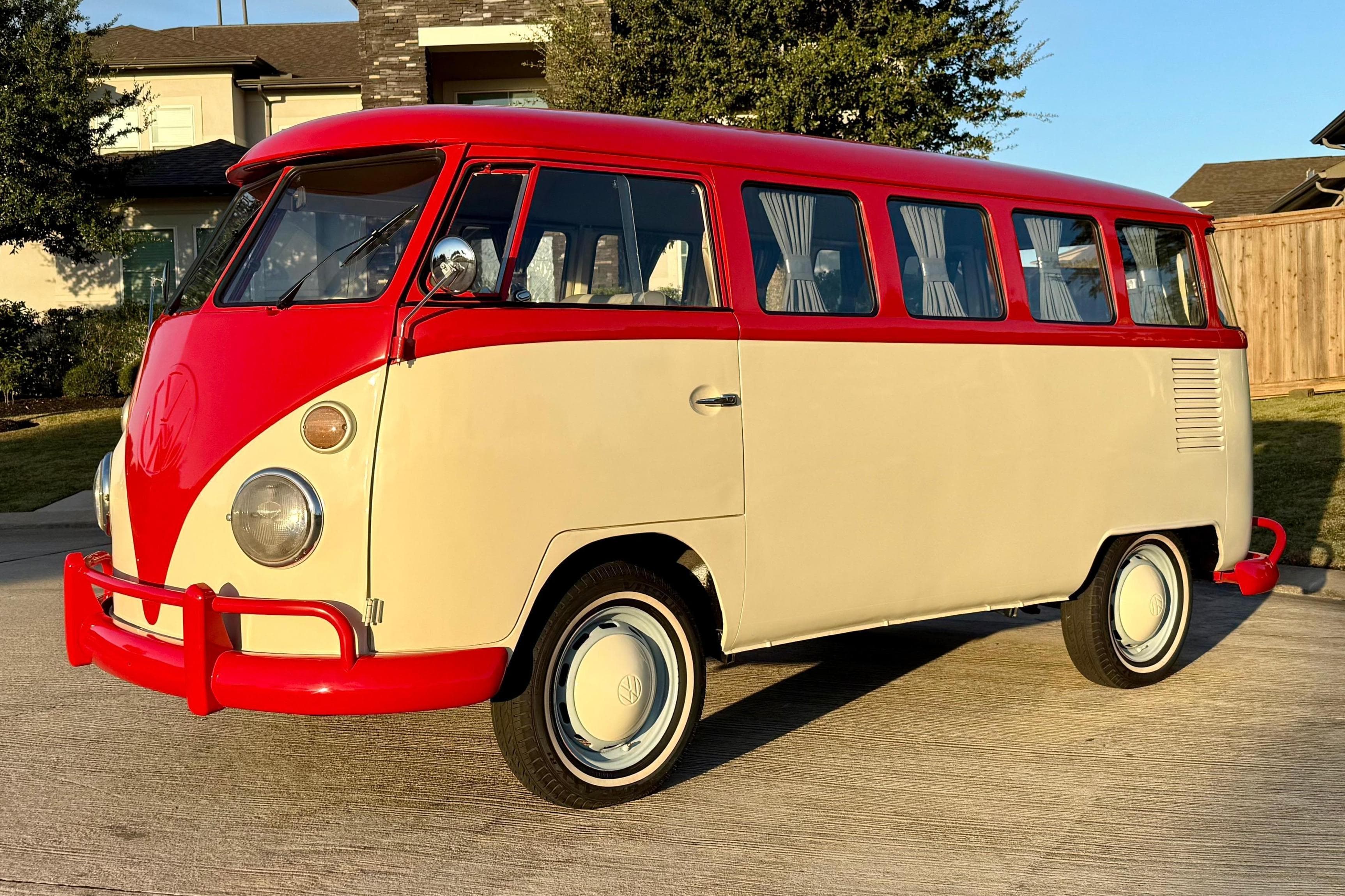 1975 Volkswagen Bus sold for $16,500